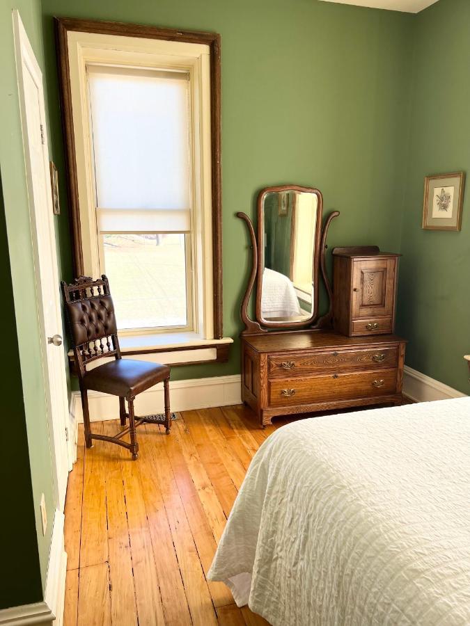 The Woodbridge House Hotel Kingsville Buitenkant foto